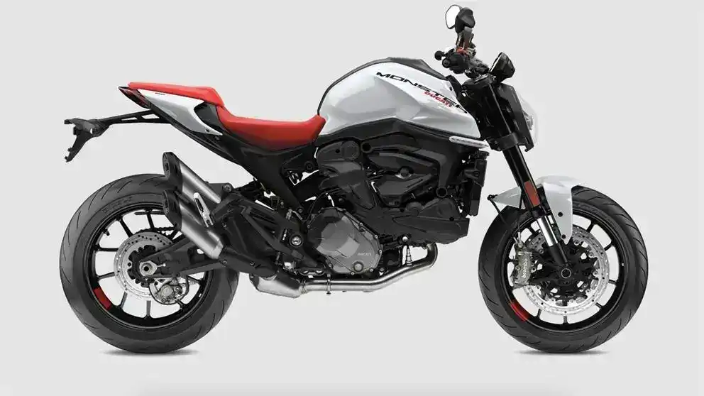 Ducati Monster mi? Hangisi daha iyi