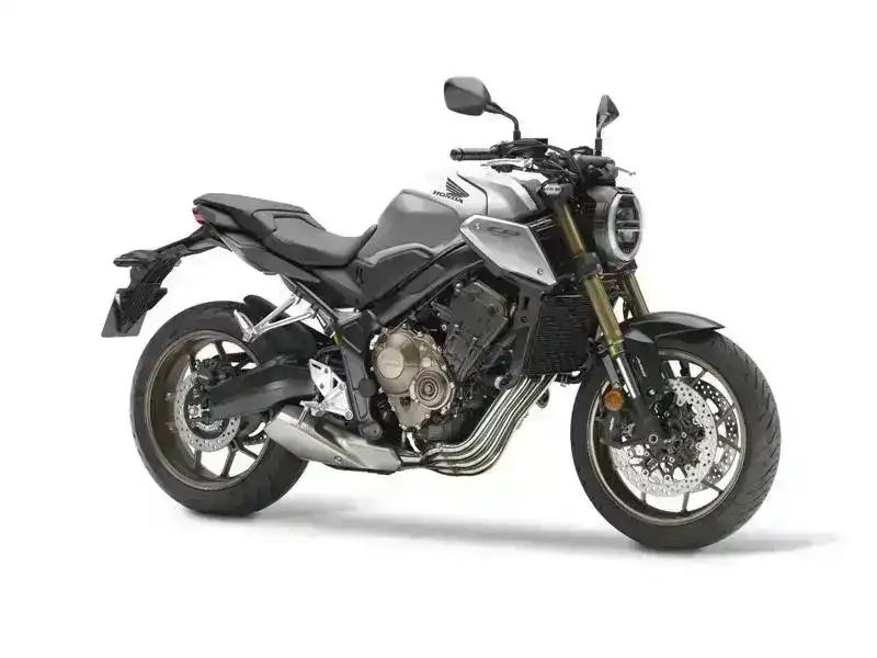 Honda CB650R mi? Hangisi daha iyi
