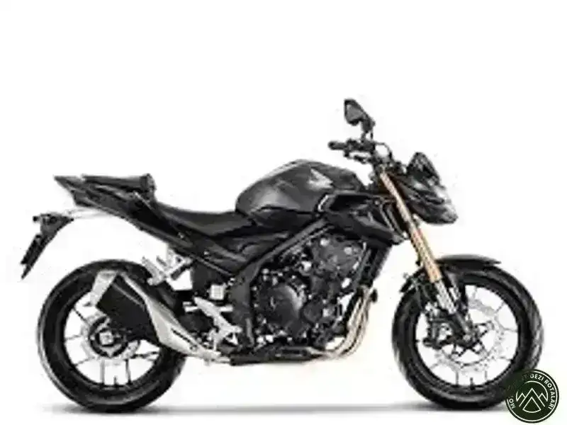 Honda NX500 mi? Hangisi daha iyi