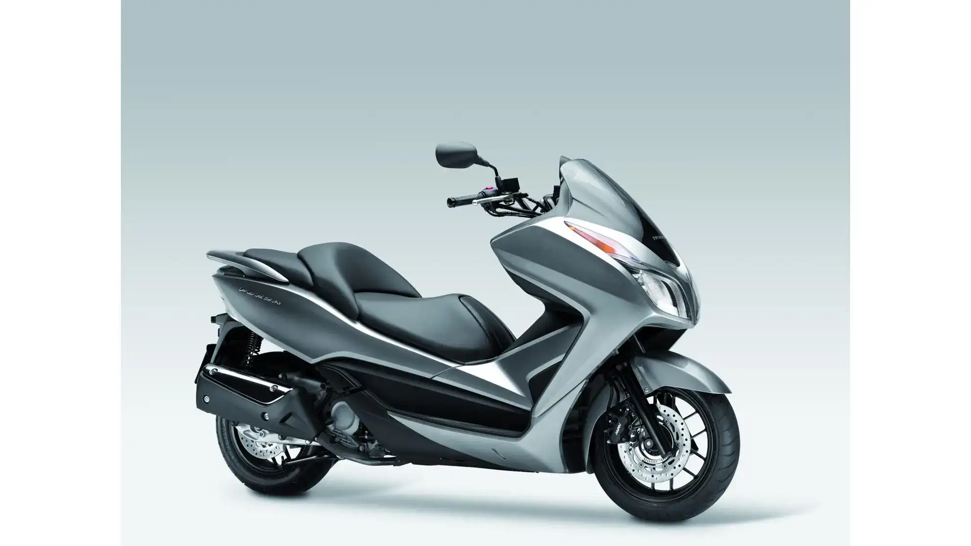 Honda NSS300 Forza mi? Hangisi daha iyi